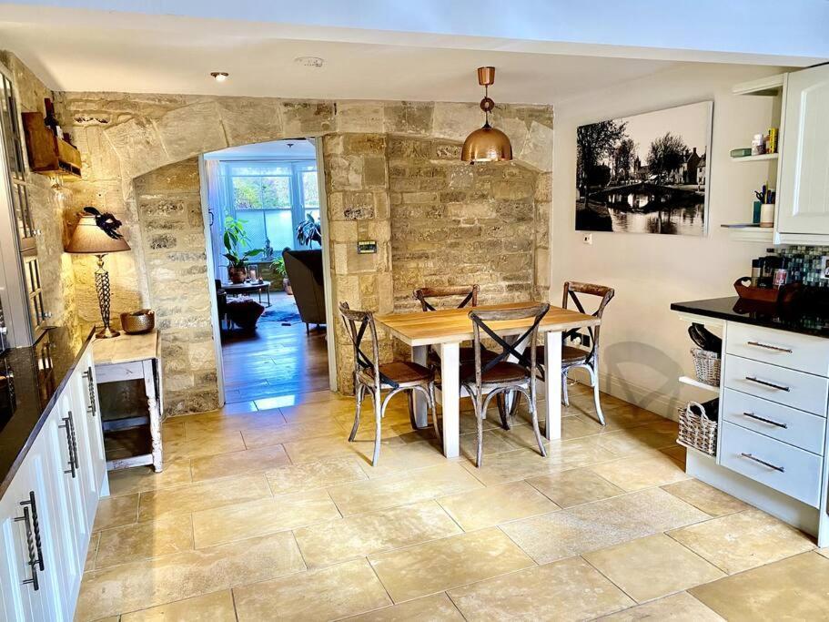 Historic Cotswold Chic Style For Uk Staycation Bourton-on-the-Water Esterno foto